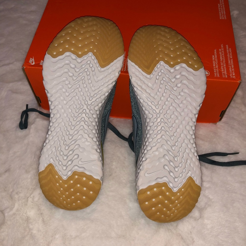 Nike Epic React Flyknit 2 (GS) - Picture 10 of 11
